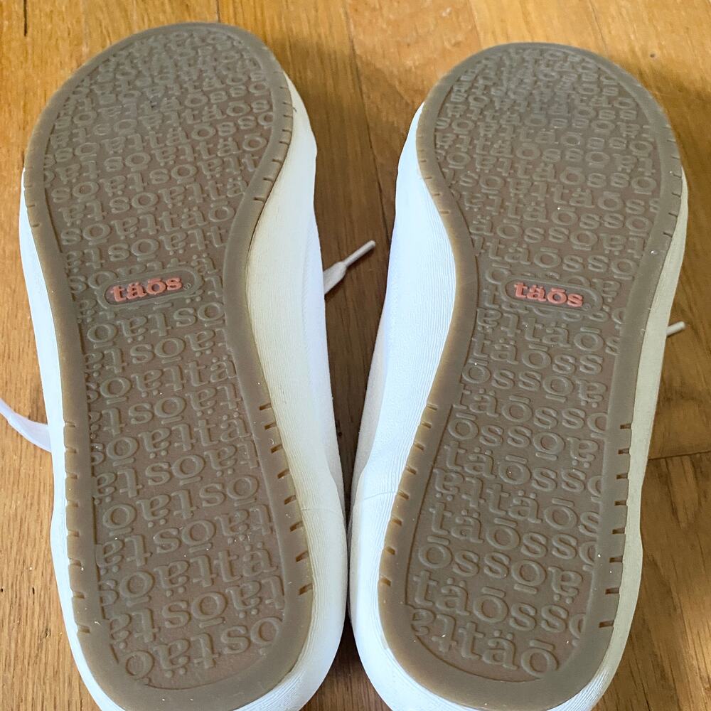 Taos White Star Sneakers Size 9.5W - Picture 6 of 7